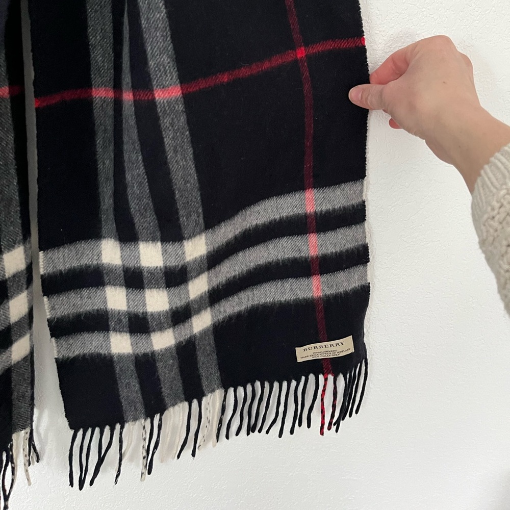 Vintage Burberry paid scarf 100% Cashmere